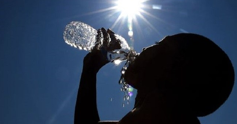 നേരം വെളുത്താലുടനെ എയർകണ്ടീഷണർ വാങ്ങണമെന്നോർത്ത് രാത്രി കഴിച്ചുകൂട്ടുന്ന ജനം; കാലാവസ്ഥാവ്യതിയാനത്തിൽ വിയർത്തൊലിച്ച് കേരളം 