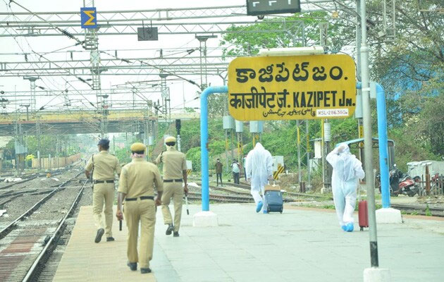 ക്വാറന്റൈനില്‍ ആണെന്ന സീല്‍ ദേഹത്ത് കണ്ടു; ദമ്പതികളെ രാജധാനി എക്‌സ്പ്രസില്‍ നിന്ന് പുറത്തിറക്കി