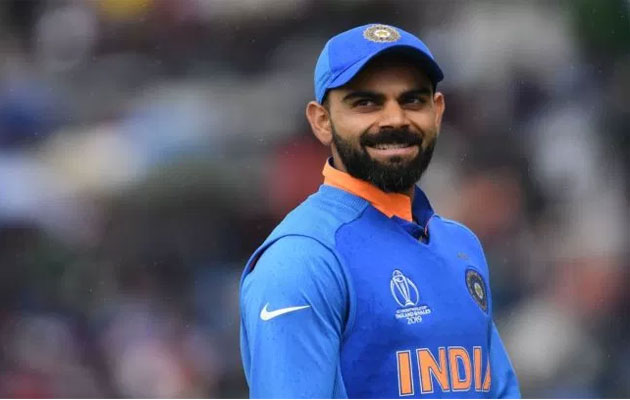 കോവിഡ്-19  സെല്‍ഫിയെടുക്കാനെത്തിയ ആരാധികയെ മടക്കി അയച്ച് കോഹ്‌ലി